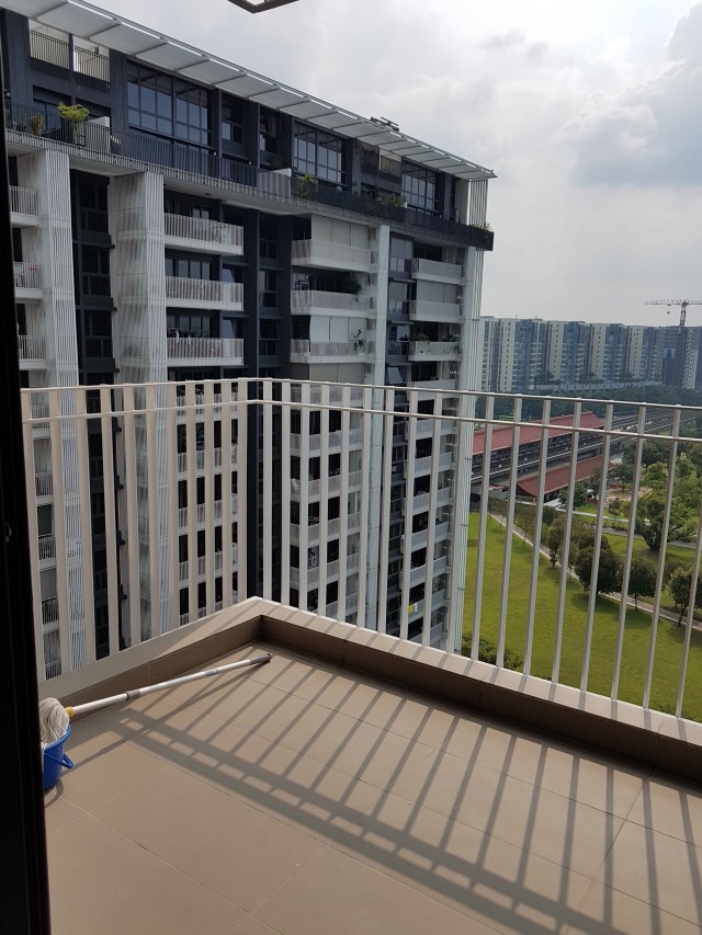 THE LAKEFRONT RESIDENCES 6