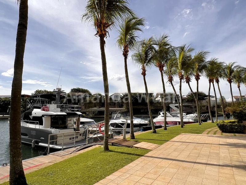 THE BERTH BY THE COVE 12