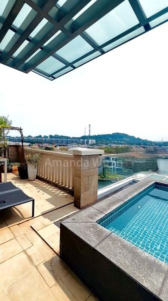 THE BERTH BY THE COVE 15