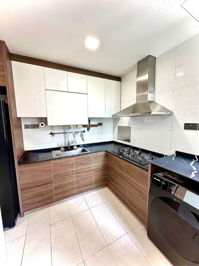 LANDBAY CONDOMINIUM 18