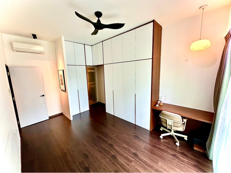 LANDBAY CONDOMINIUM 7