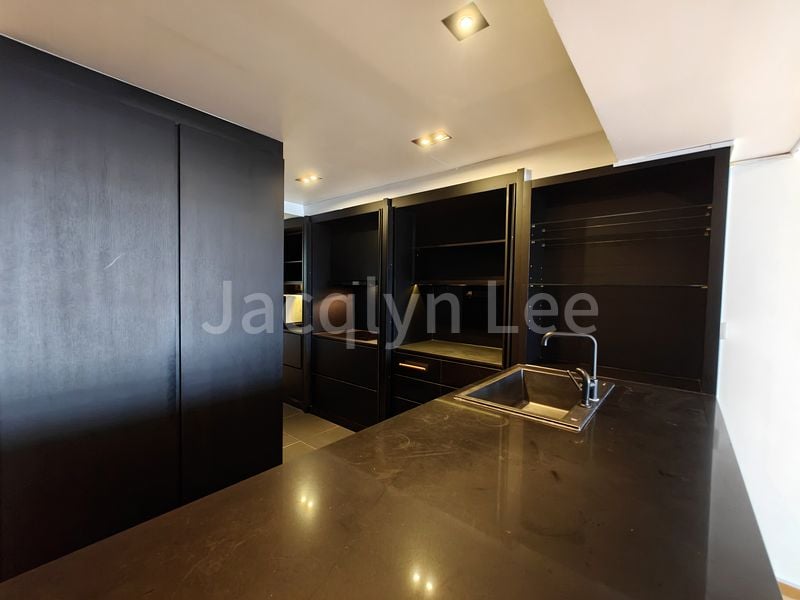 INTERNATIONAL PLAZA 5