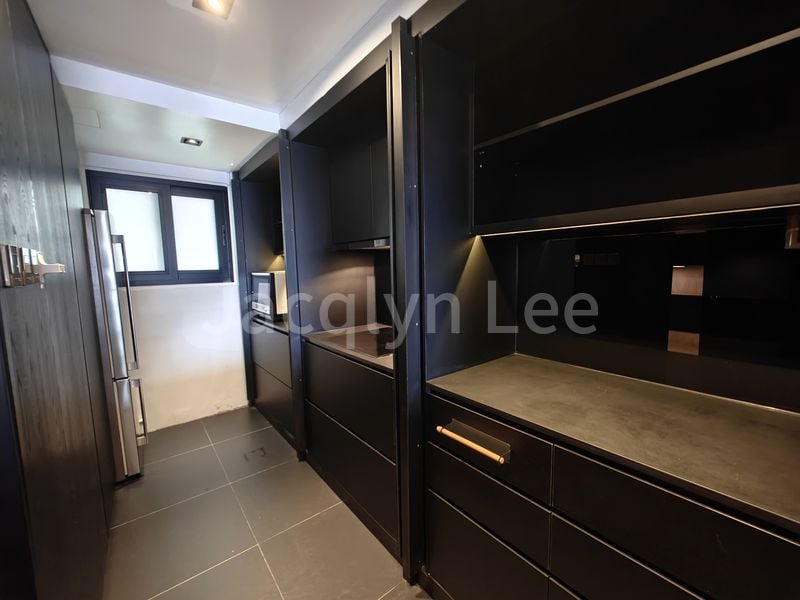 INTERNATIONAL PLAZA 6