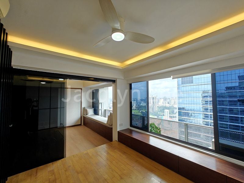 INTERNATIONAL PLAZA 9