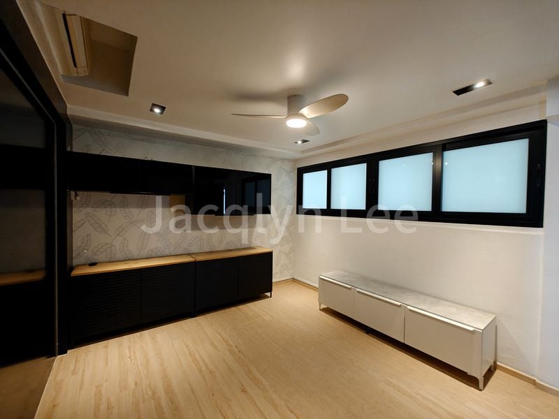 INTERNATIONAL PLAZA 12