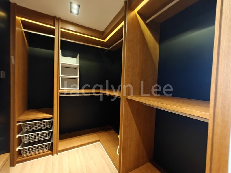 INTERNATIONAL PLAZA 15