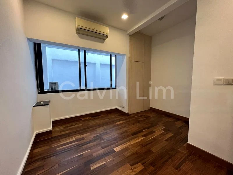 TOWNHOUSE APARTMENTS 4