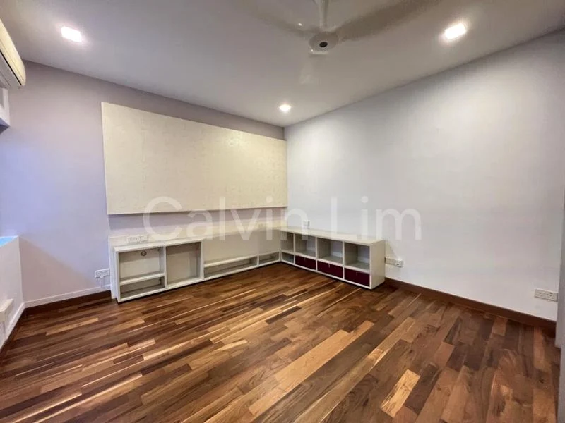 TOWNHOUSE APARTMENTS 5