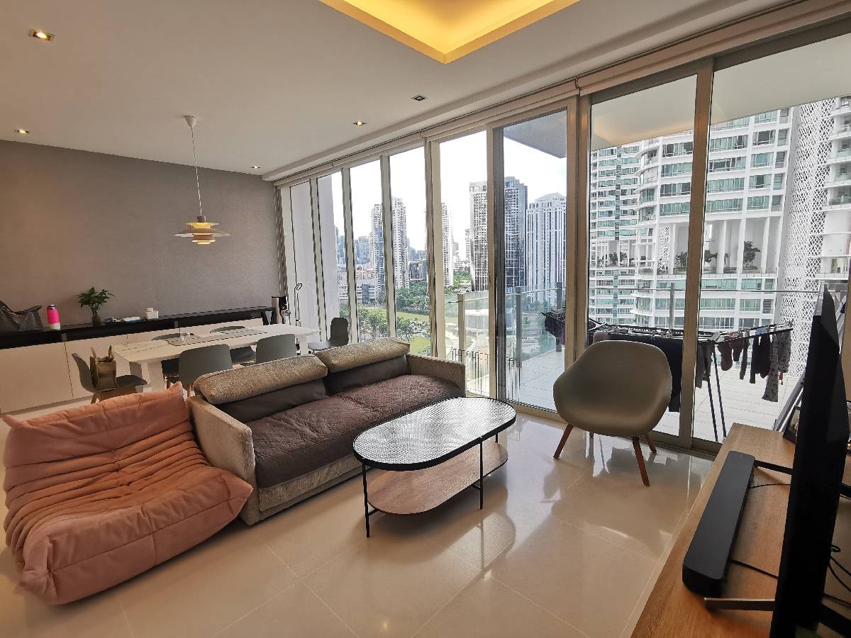 THE COSMOPOLITAN 1