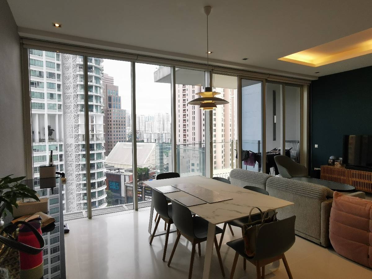 THE COSMOPOLITAN 13