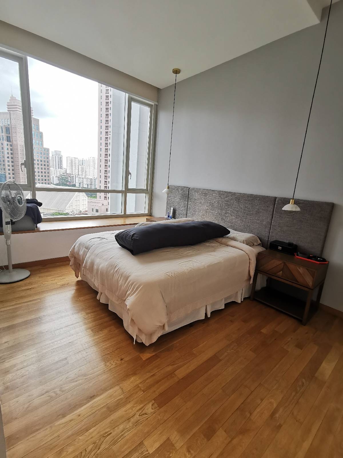 THE COSMOPOLITAN 21