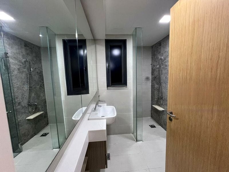 THE LAKEFRONT RESIDENCES 4