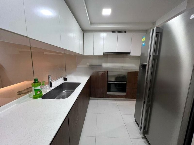 THE LAKEFRONT RESIDENCES 6