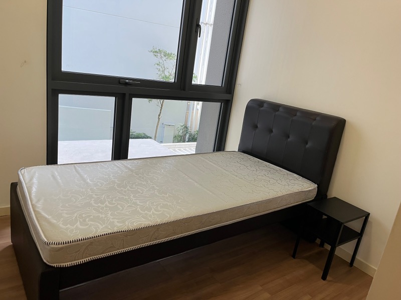 THE LAKEFRONT RESIDENCES 36