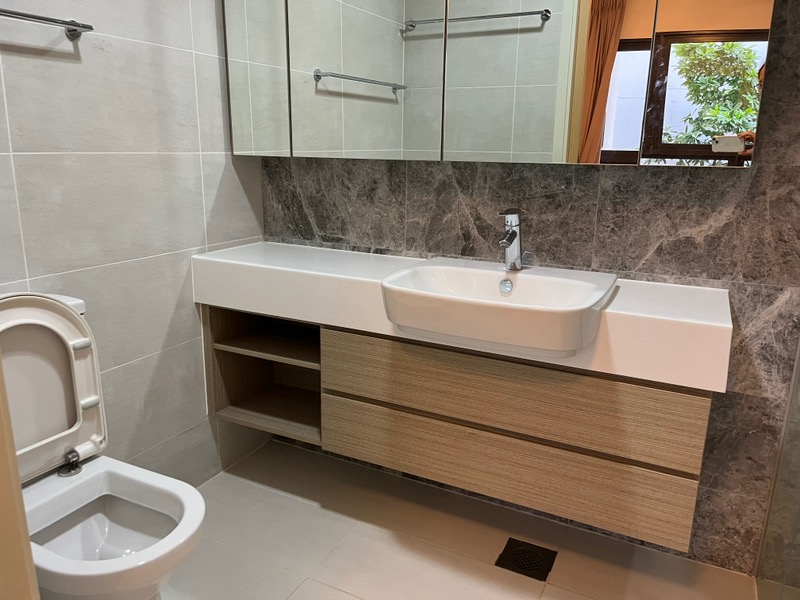 THE LAKEFRONT RESIDENCES 43