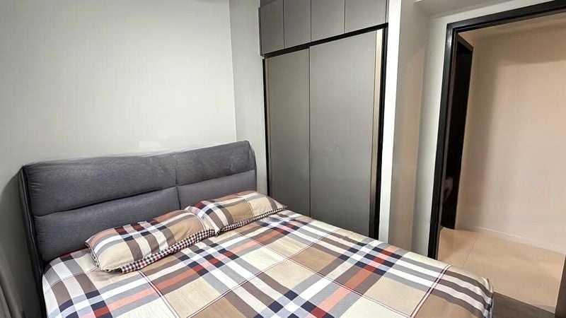 RIVERFRONT RESIDENCES 4
