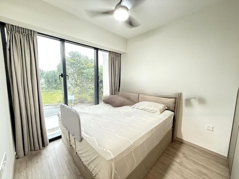 RIVERFRONT RESIDENCES 6