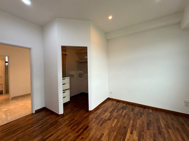 1 KING ALBERT PARK 5