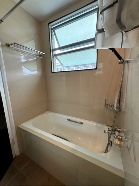 1 KING ALBERT PARK 8