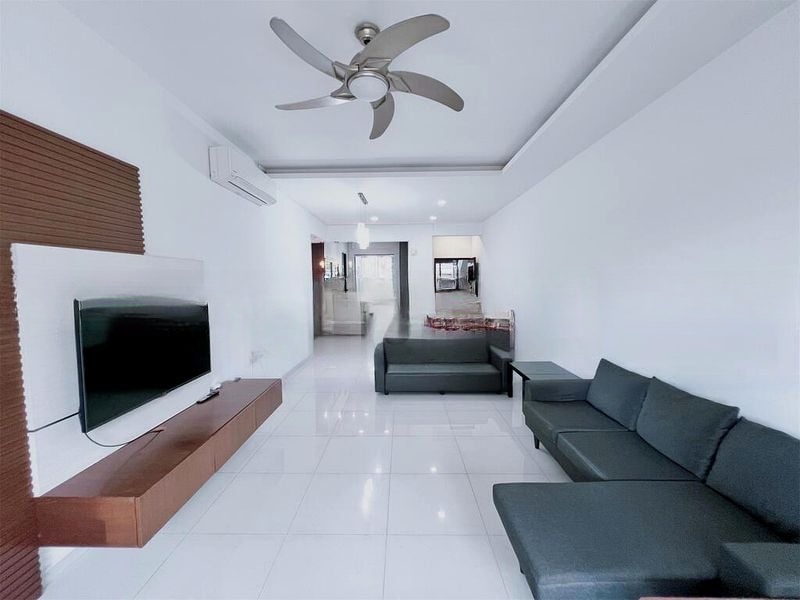 WARNER COURT 9