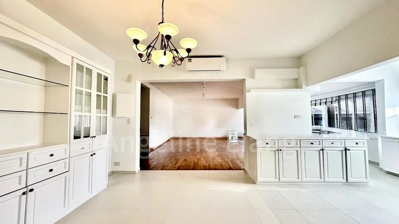 TOWNHOUSE APARTMENTS 5