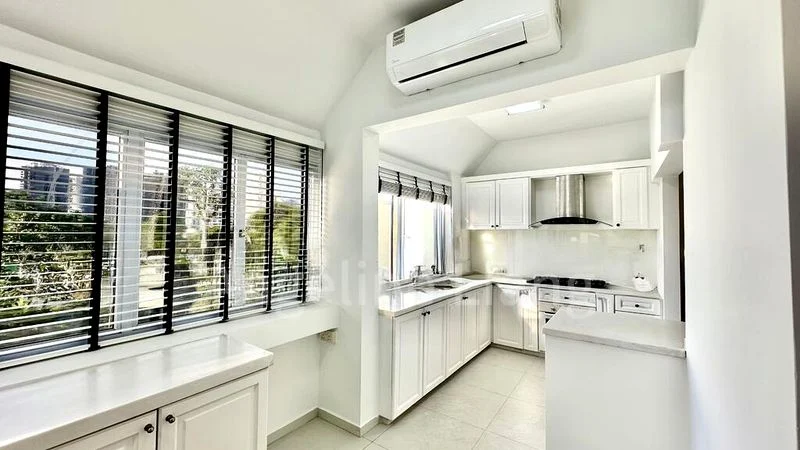 TOWNHOUSE APARTMENTS 10