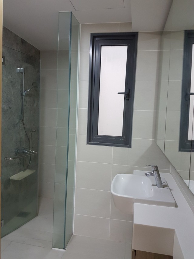 THE LAKEFRONT RESIDENCES 4