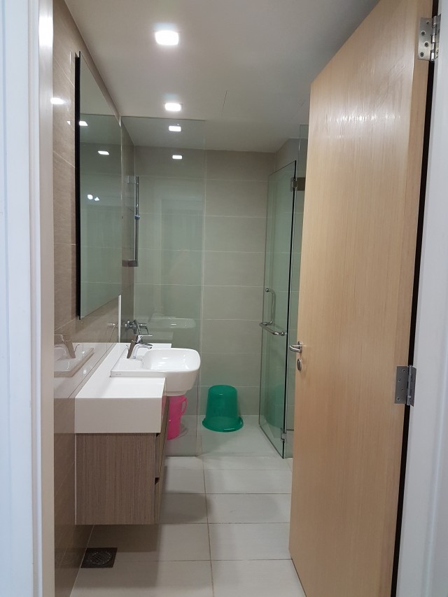 THE LAKEFRONT RESIDENCES 9