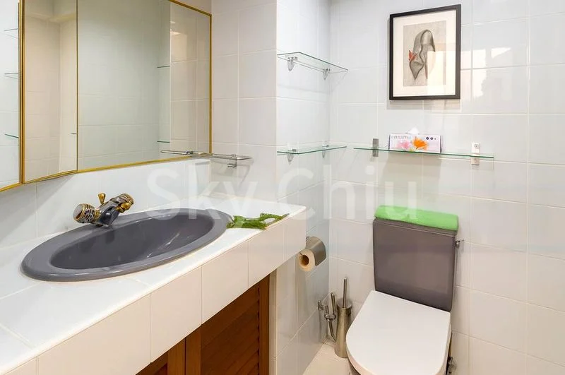 INTERNATIONAL PLAZA 13