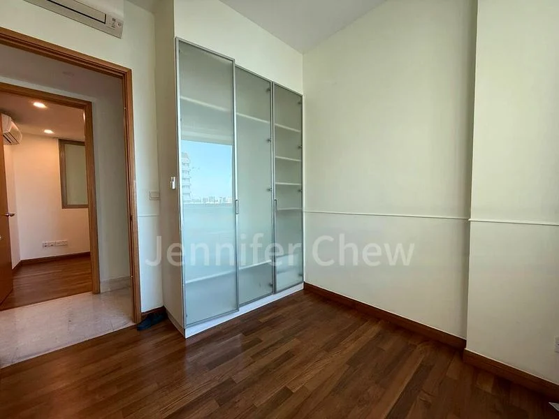 THE SERENADE @ HOLLAND 7