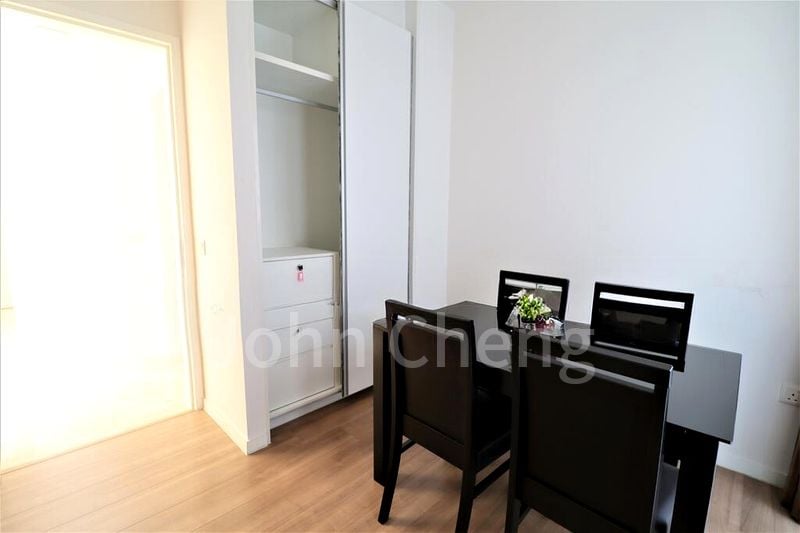 THE LAKEFRONT RESIDENCES 4