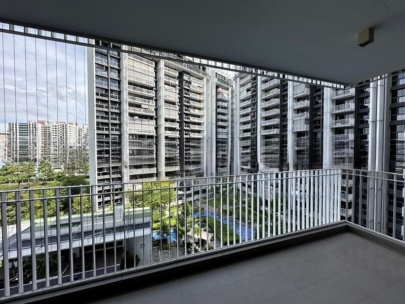 THE LAKEFRONT RESIDENCES 13