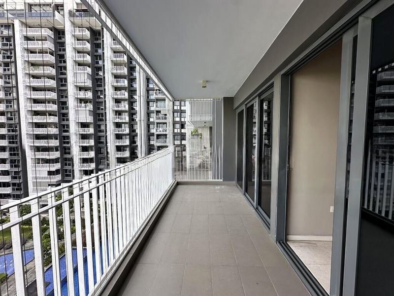 THE LAKEFRONT RESIDENCES 10