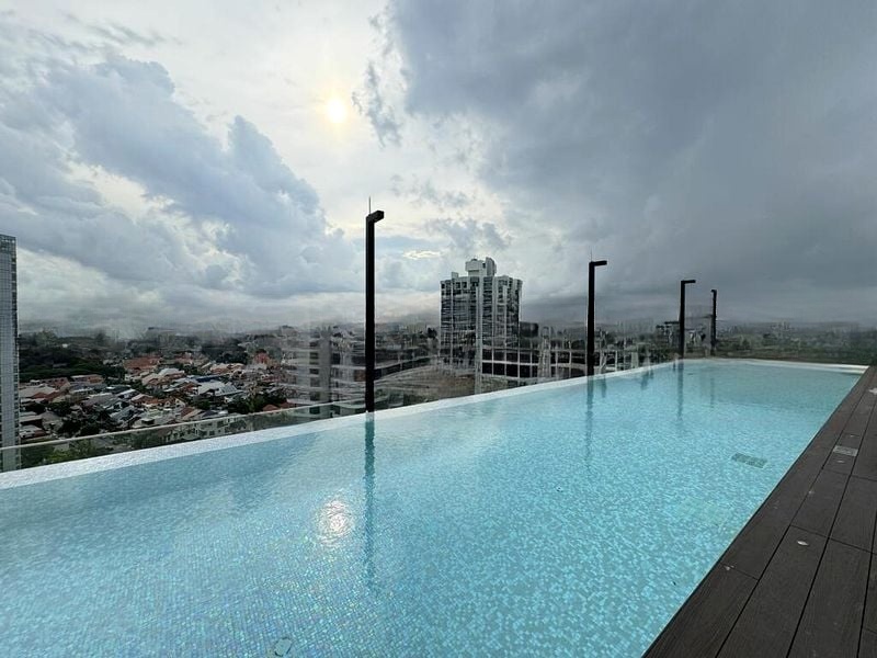COASTLINE RESIDENCES 8