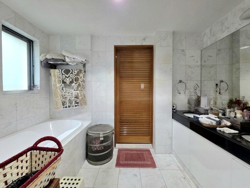 LANDRIDGE CONDOMINIUM 8