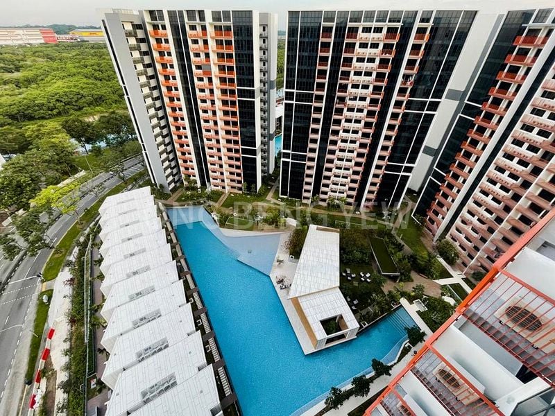 RIVERFRONT RESIDENCES 10