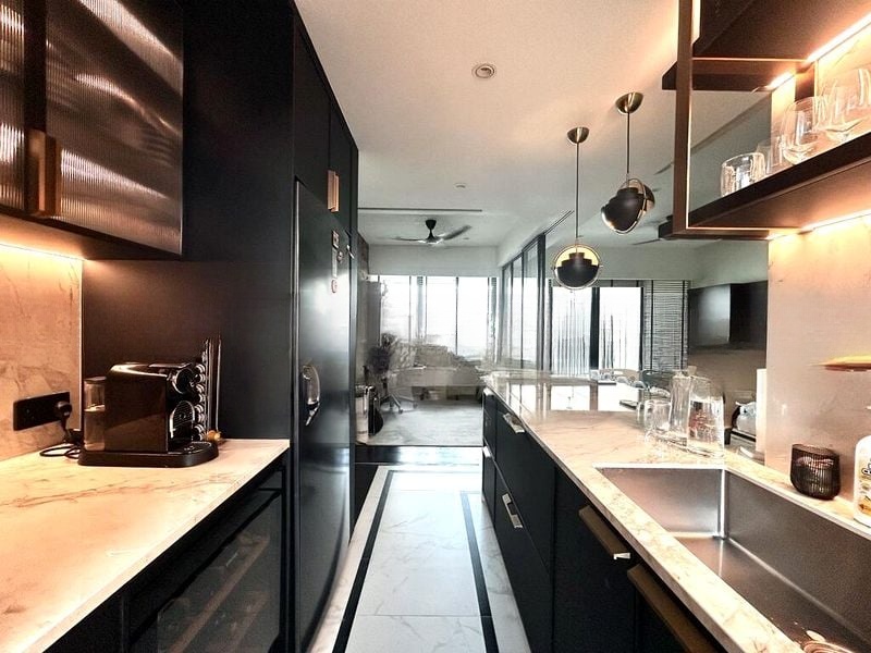 REGENCY SUITES 11