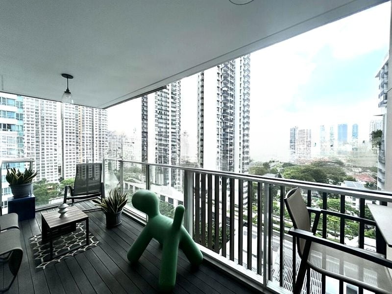 REGENCY SUITES 10