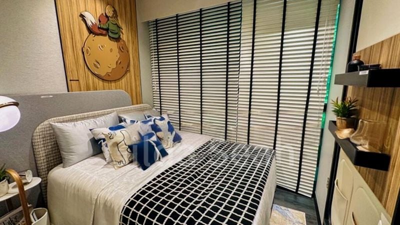 BLOSSOMS BY THE PARK 7