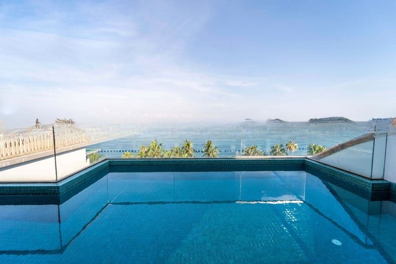 THE BERTH BY THE COVE 12