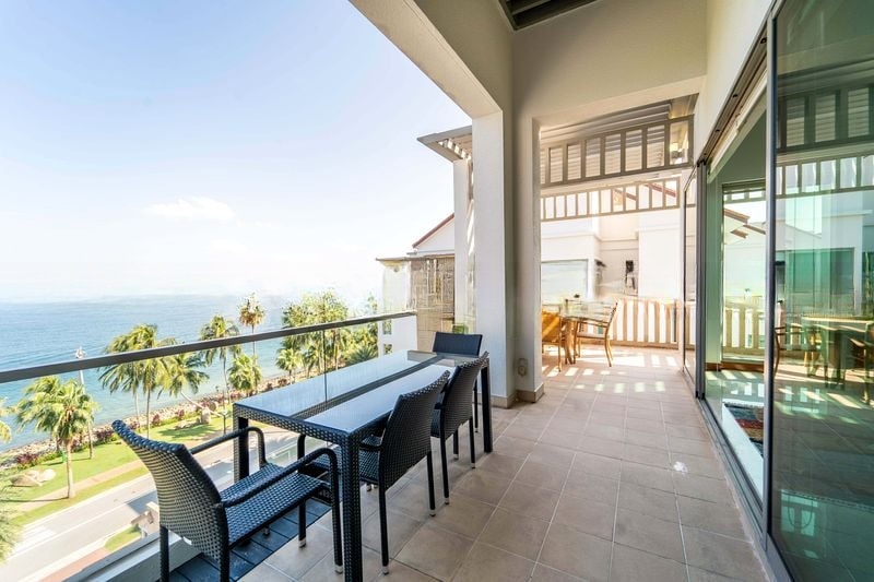 THE BERTH BY THE COVE 5