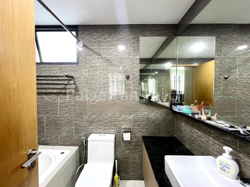 ROCHELLE AT NEWTON 7