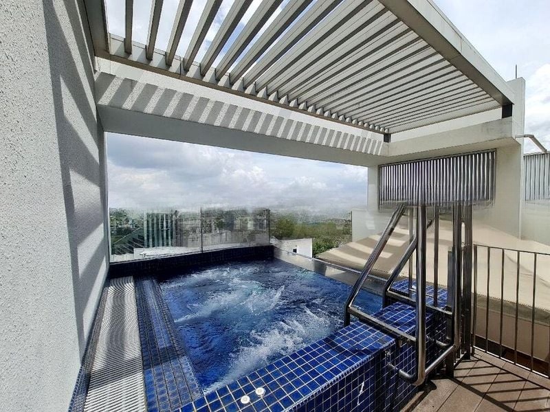 CAIRNHILL RESIDENCES 4