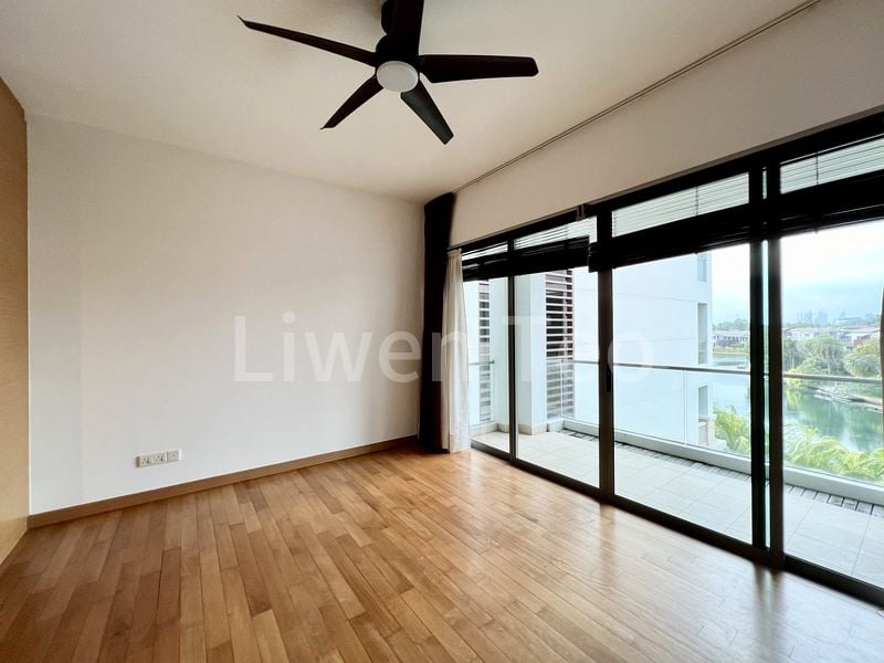 THE BERTH BY THE COVE 15