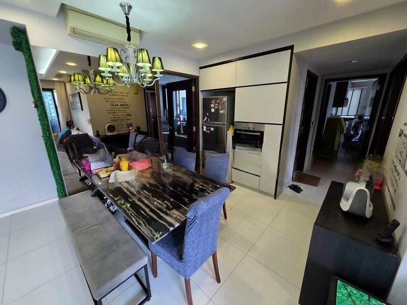 RIVERPARC RESIDENCE 8