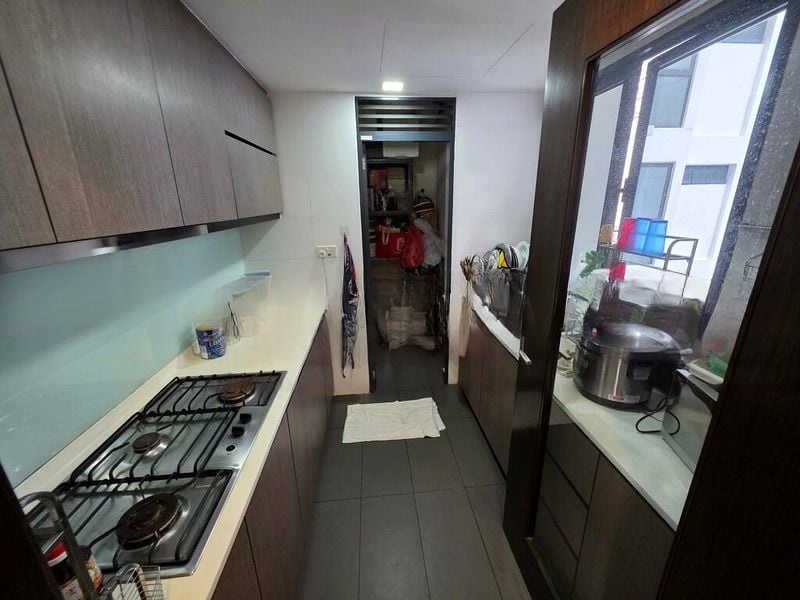 RIVERPARC RESIDENCE 7