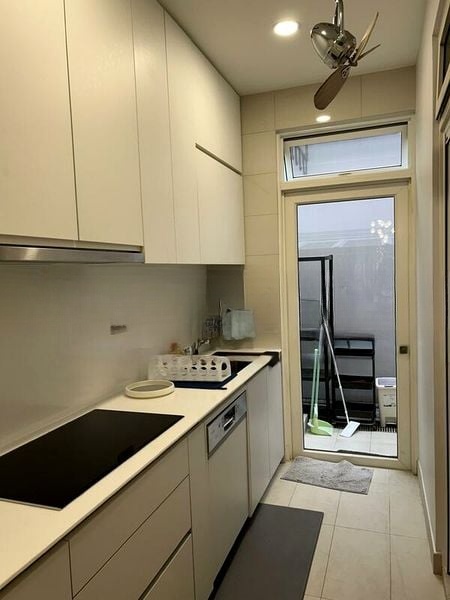 LUXUS HILLS 10