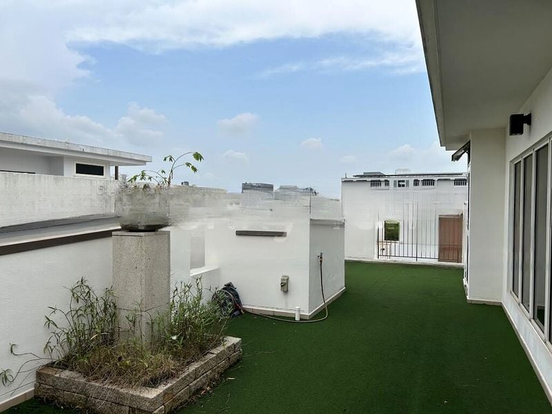 LUXUS HILLS 2