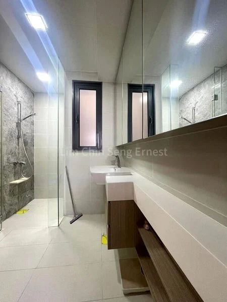 THE LAKEFRONT RESIDENCES 3