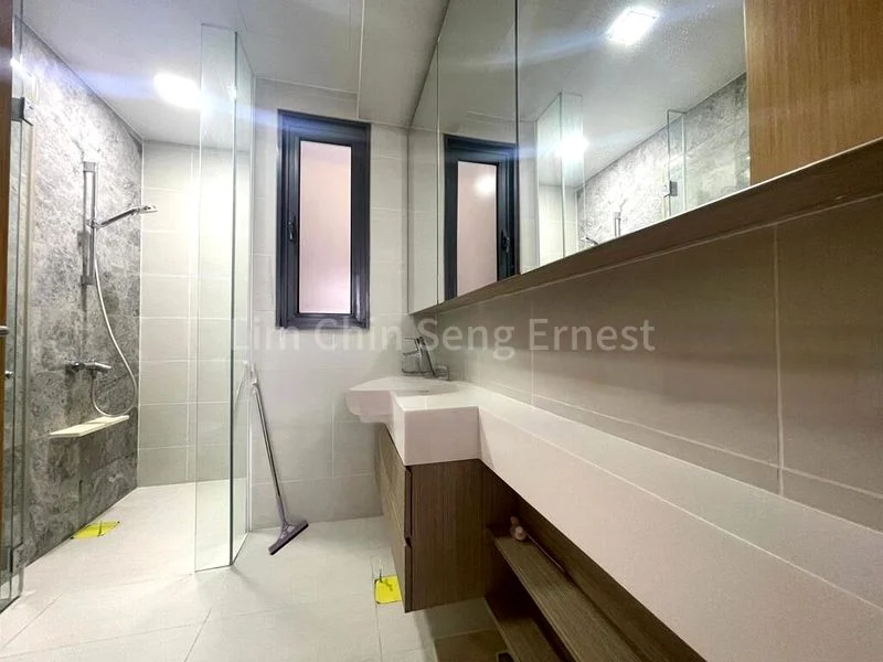 THE LAKEFRONT RESIDENCES 4